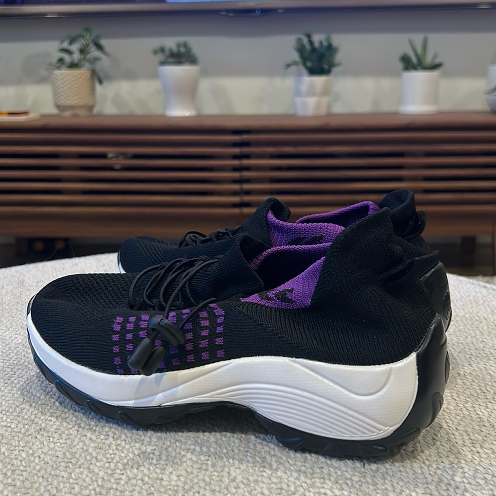 Never Worn Ortho Stretch Cushion Shoes